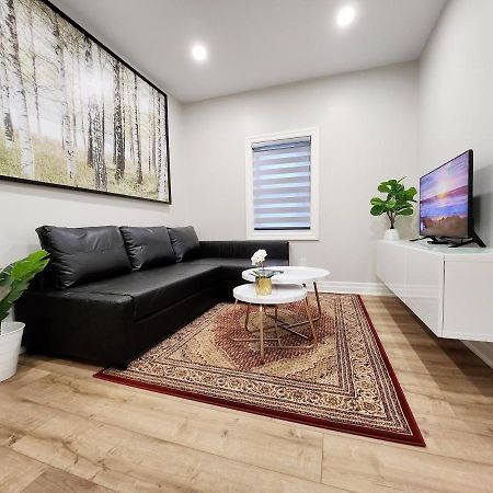 The Cozy Cove Modern King-Bedroom Full Apartment Sainte-Catherine エクステリア 写真