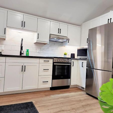 The Cozy Cove Modern King-Bedroom Full Apartment Sainte-Catherine エクステリア 写真