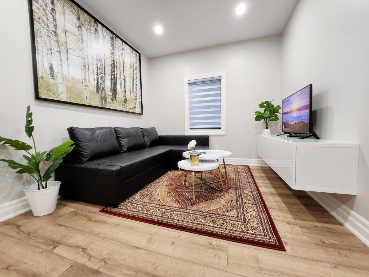 The Cozy Cove Modern King-Bedroom Full Apartment Sainte-Catherine エクステリア 写真