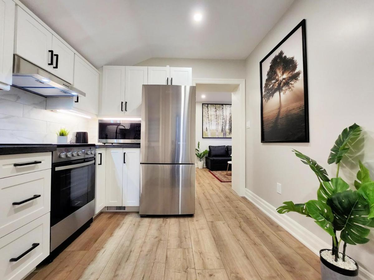 The Cozy Cove Modern King-Bedroom Full Apartment Sainte-Catherine エクステリア 写真