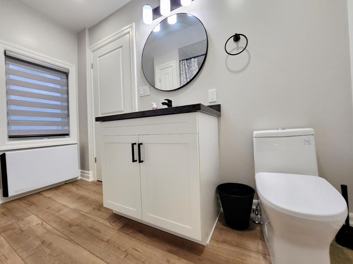 The Cozy Cove Modern King-Bedroom Full Apartment Sainte-Catherine エクステリア 写真