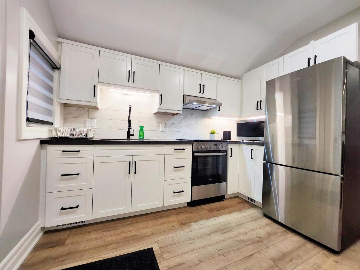 The Cozy Cove Modern King-Bedroom Full Apartment Sainte-Catherine エクステリア 写真