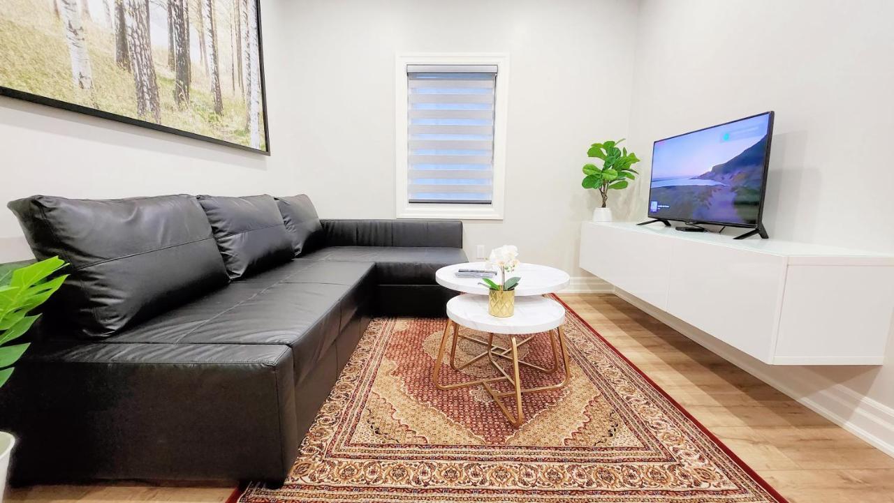 The Cozy Cove Modern King-Bedroom Full Apartment Sainte-Catherine エクステリア 写真